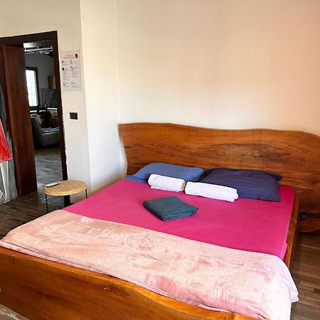 Divina Hostel ティラナ エクステリア 写真