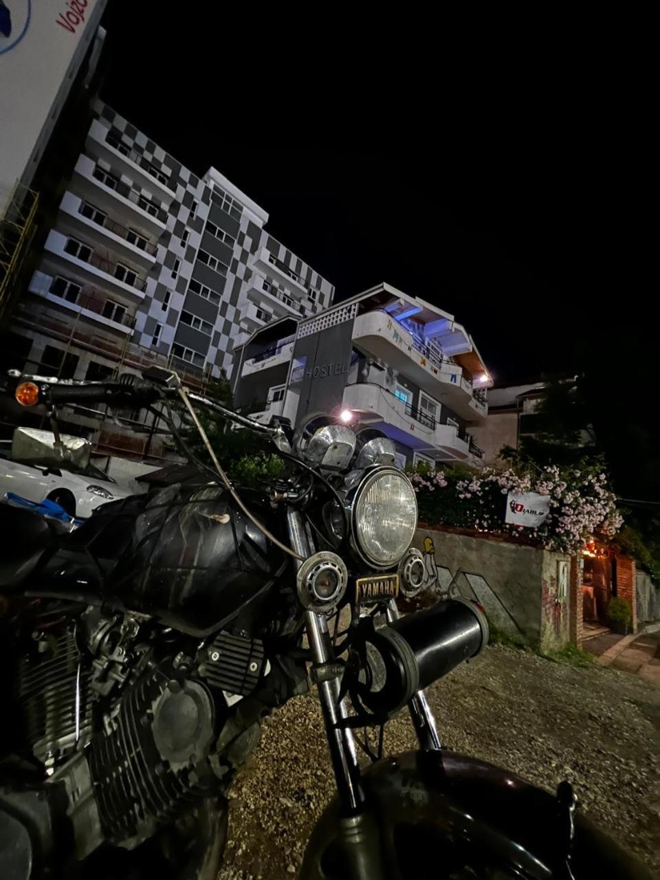 Divina Hostel ティラナ エクステリア 写真