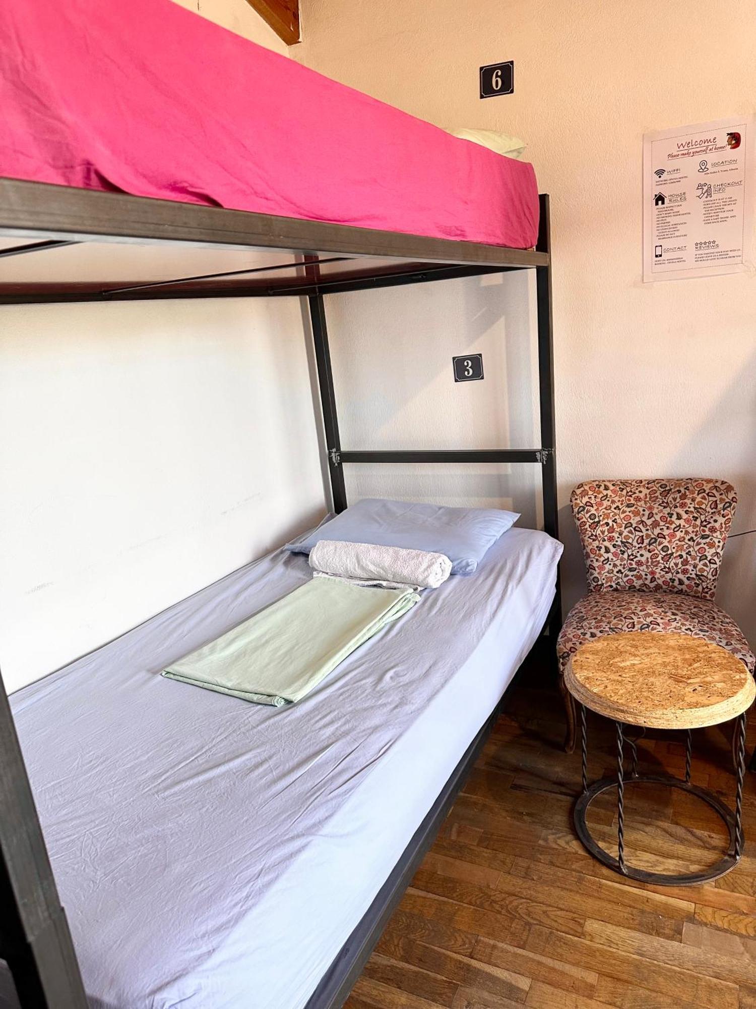 Divina Hostel ティラナ エクステリア 写真