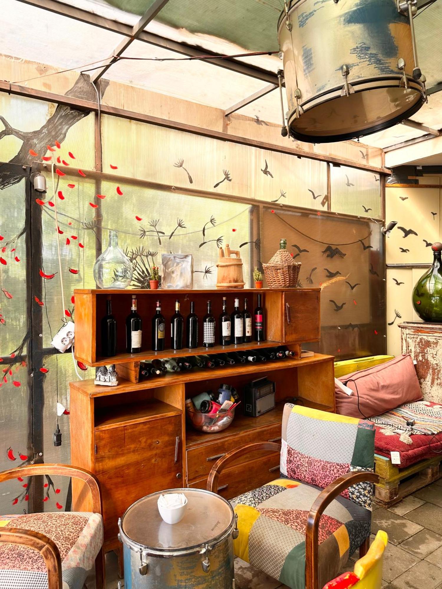 Divina Hostel ティラナ エクステリア 写真