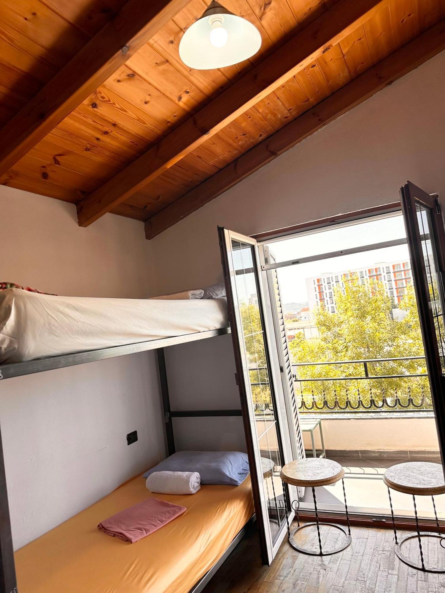 Divina Hostel ティラナ エクステリア 写真